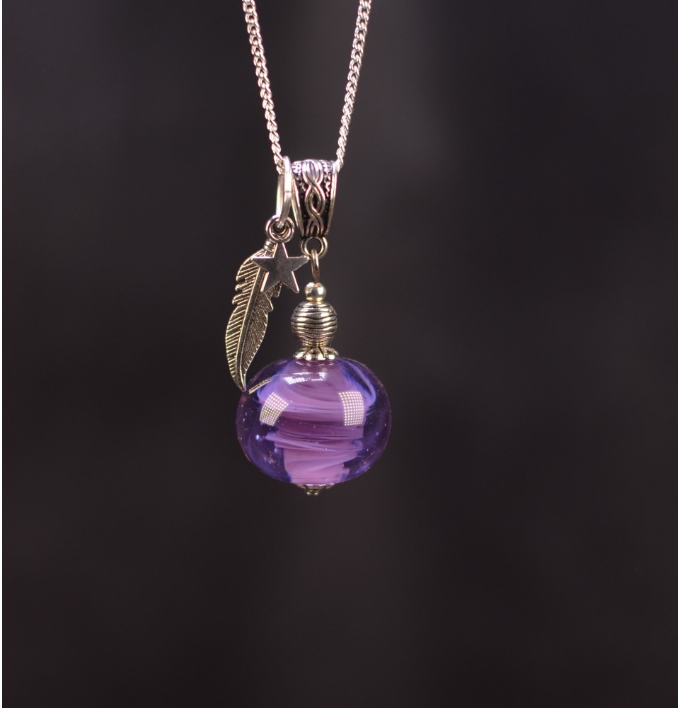 collier 76 cm violet perles de verre filé etoile et plume