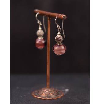 Boucles d'oreilles pendantes prune perles de verre filé, crochets argent massif