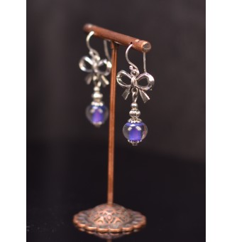 Boucles d'oreilles noeud violet perles de verre filé, crochets argent massif