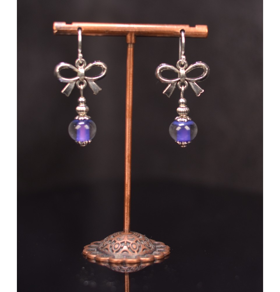 Boucles d'oreilles noeud violet perles de verre filé, crochets argent massif
