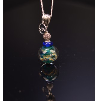 collier bleu , vert et or avec perle de verre  50 cm