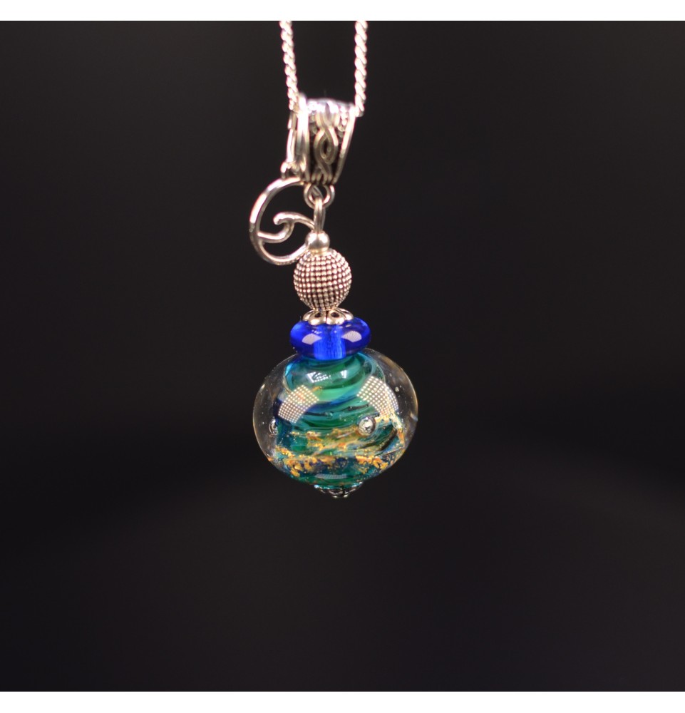 collier bleu , vert et or avec perle de verre  50 cm