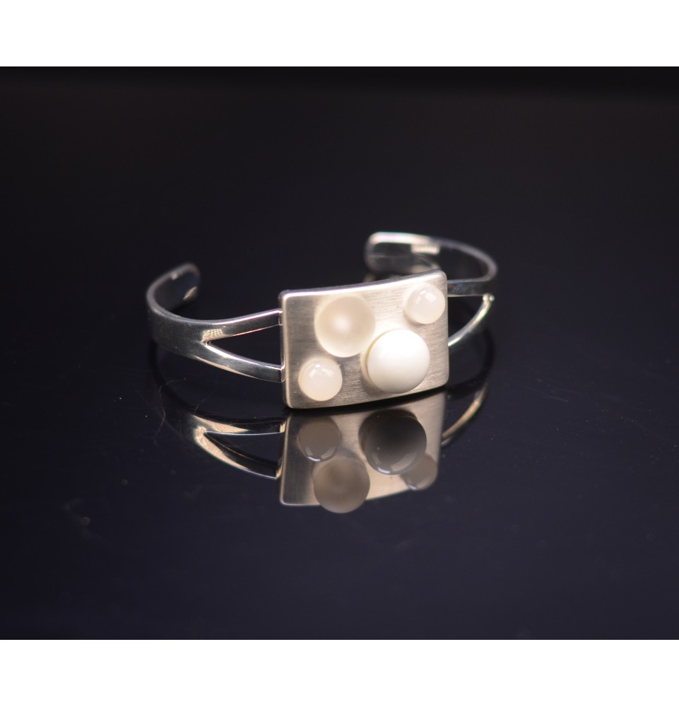 Bracelet rigide réglable avec perles de verre blanc
