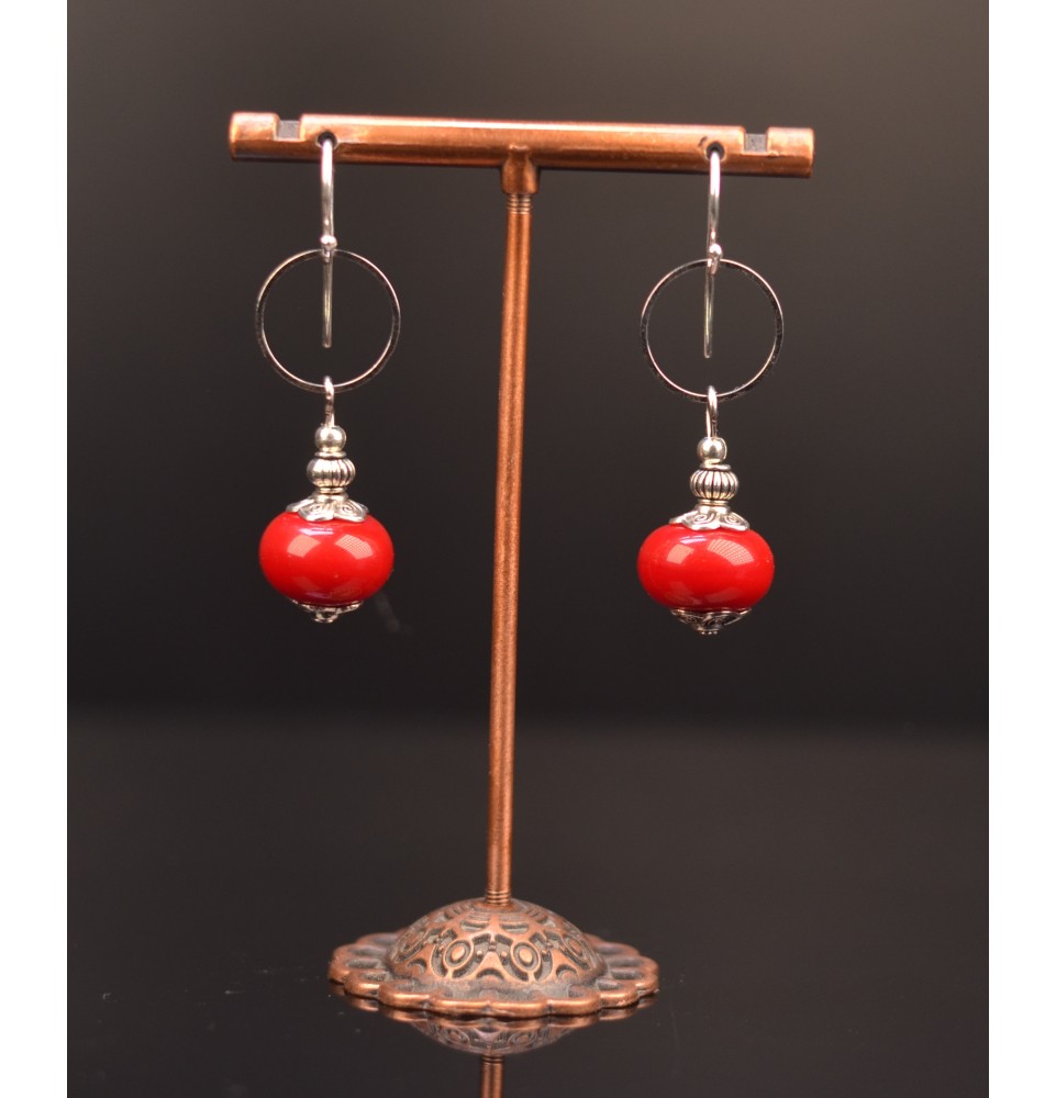 Boucles d'oreilles rouge perles de verre filé, crochets argent massif