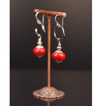 Boucles d'oreilles rouge perles de verre filé, crochets argent massif
