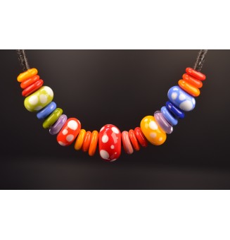 Collier avec perles de verre multicolore 45 cm cuir noir