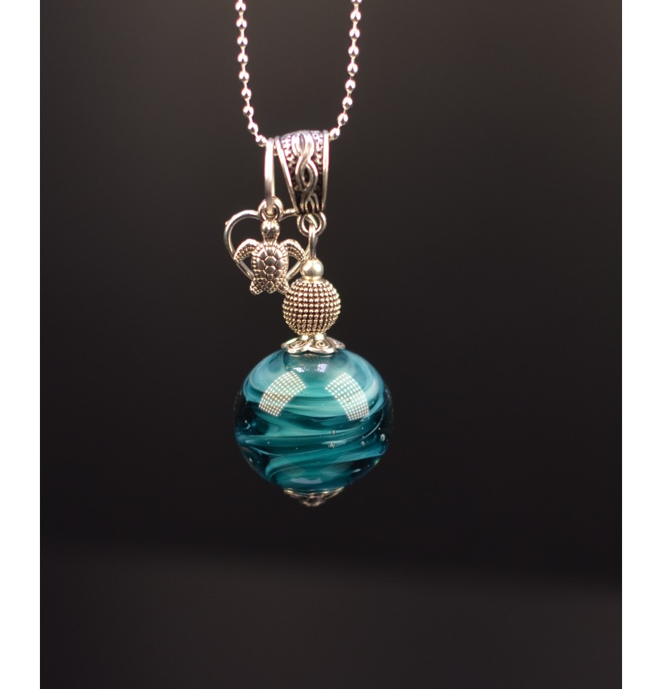 collier bleu pétrole avec perle de verre filé au chalumeau 60 cm