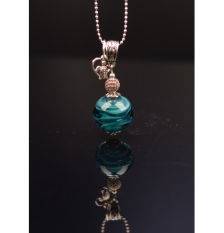 collier bleu pétrole avec perle de verre filé au chalumeau 60 cm