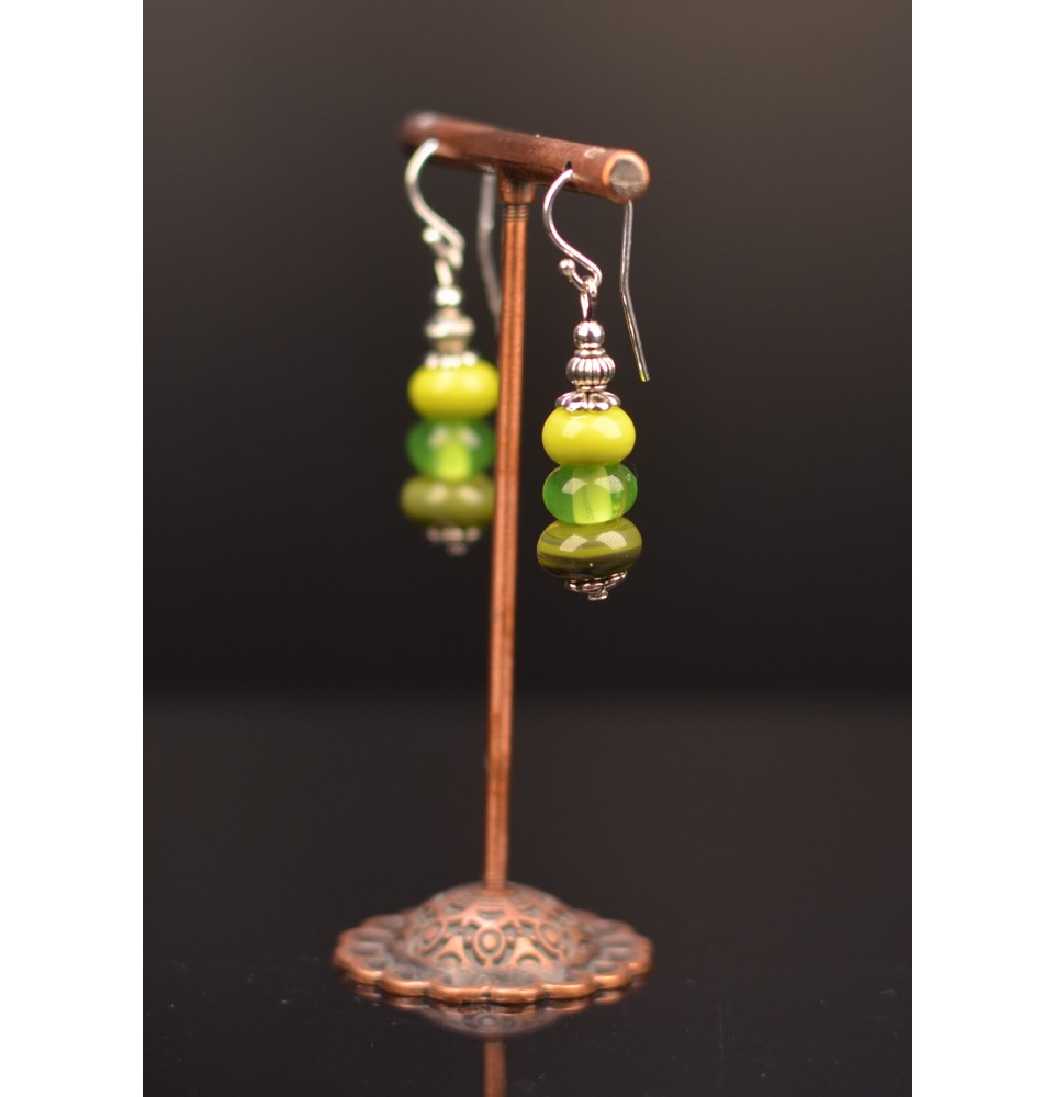 Boucles d'oreilles dégradé de vert, perles de verre , crochets argent massif