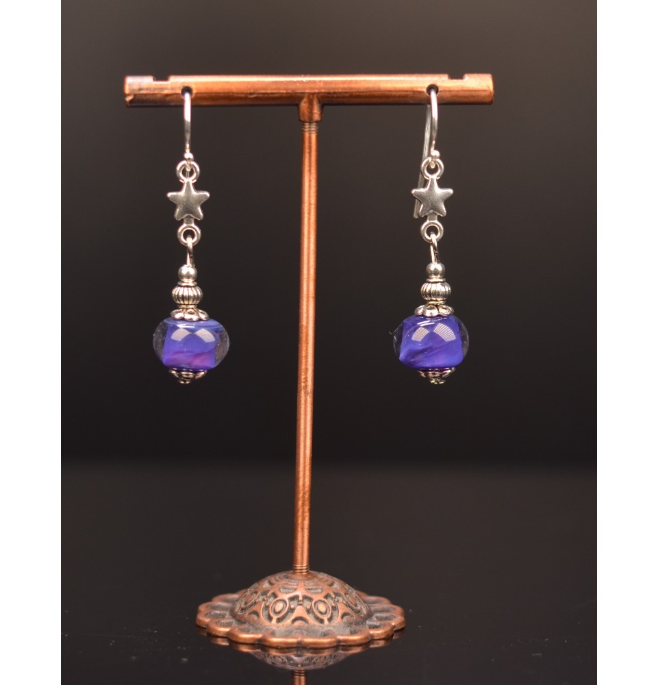 Boucles d'oreilles pendantes violet woodstock perles de verre filé, crochets argent massif