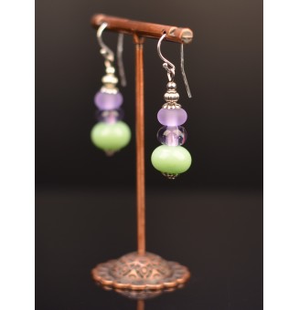 Boucles d'oreilles pendantes violet vert perles de verre filé, crochets argent massif