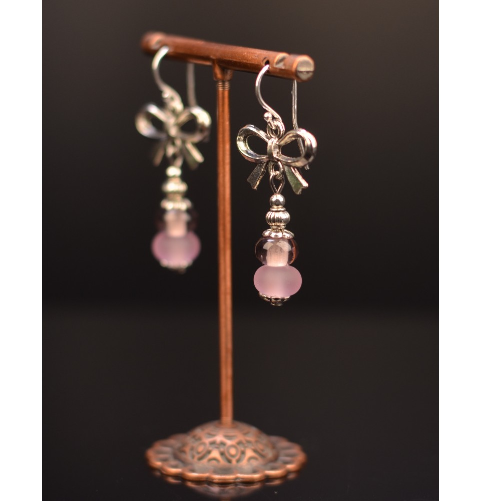 Boucles d'oreilles noeud framboise perles de verre filé, crochets argent massif