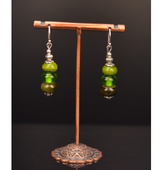 Boucles d'oreilles dégradé de vert, perles de verre , crochets argent massif