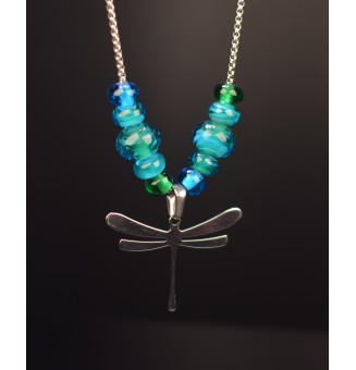collier libellule bleu vert 50 cm , avec perles de verre filé