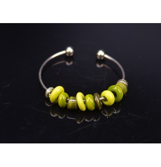 Bracelet rigide réglable avec perles de verre vert