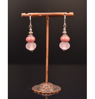 Boucles d'oreilles rose perles de verre filé, crochets argent massif