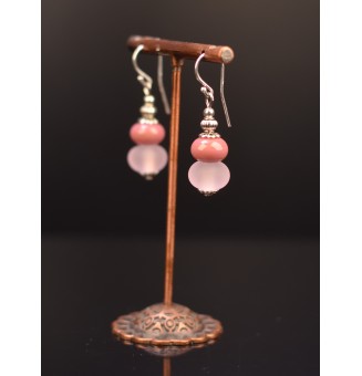 Boucles d'oreilles rose perles de verre filé, crochets argent massif