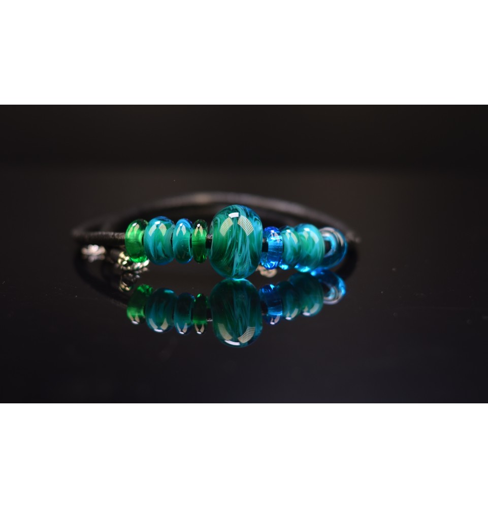 Collier avec perles de verre bleu vert 44+5 cm cuir noir