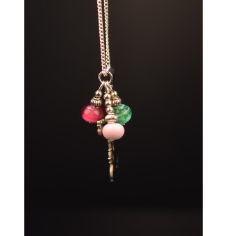 collier croix arbre de vie avec perles de verre rose et vert  50 cm