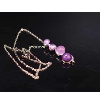 collier avec perles de verre différents tons de violet 45 cm