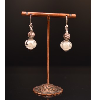 Boucles d'oreilles "BLANC " perles de verre filé, crochets argent massif