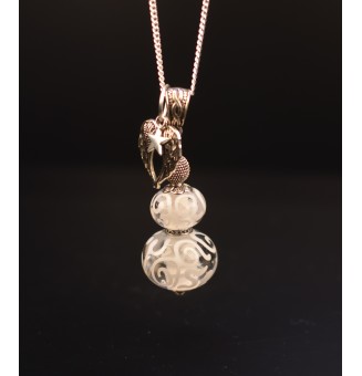 collier BLANC 76 cm  perles de verre filé etoile et ailes