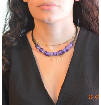Collier avec perles de verre violet 45 cm cuir noir