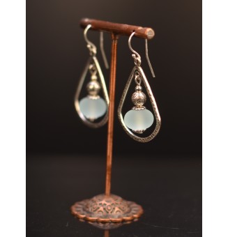 Boucles d'oreilles "bleu dépoli" perles de verre filé, crochets argent massif