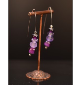 Acier inoxydable boucles d'oreilles avec 4 perles de verre violettes
