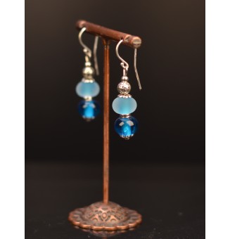 Boucles d'oreilles "bleu" perles de verre filé, crochets argent massif