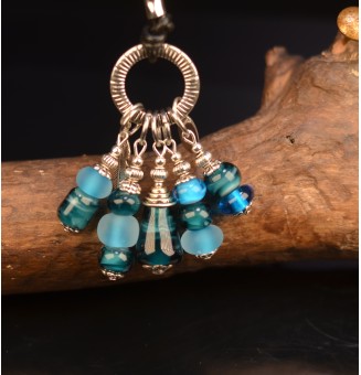 boucles  + collier avec perles de verre bleu 80 cm et cordon cuir noir