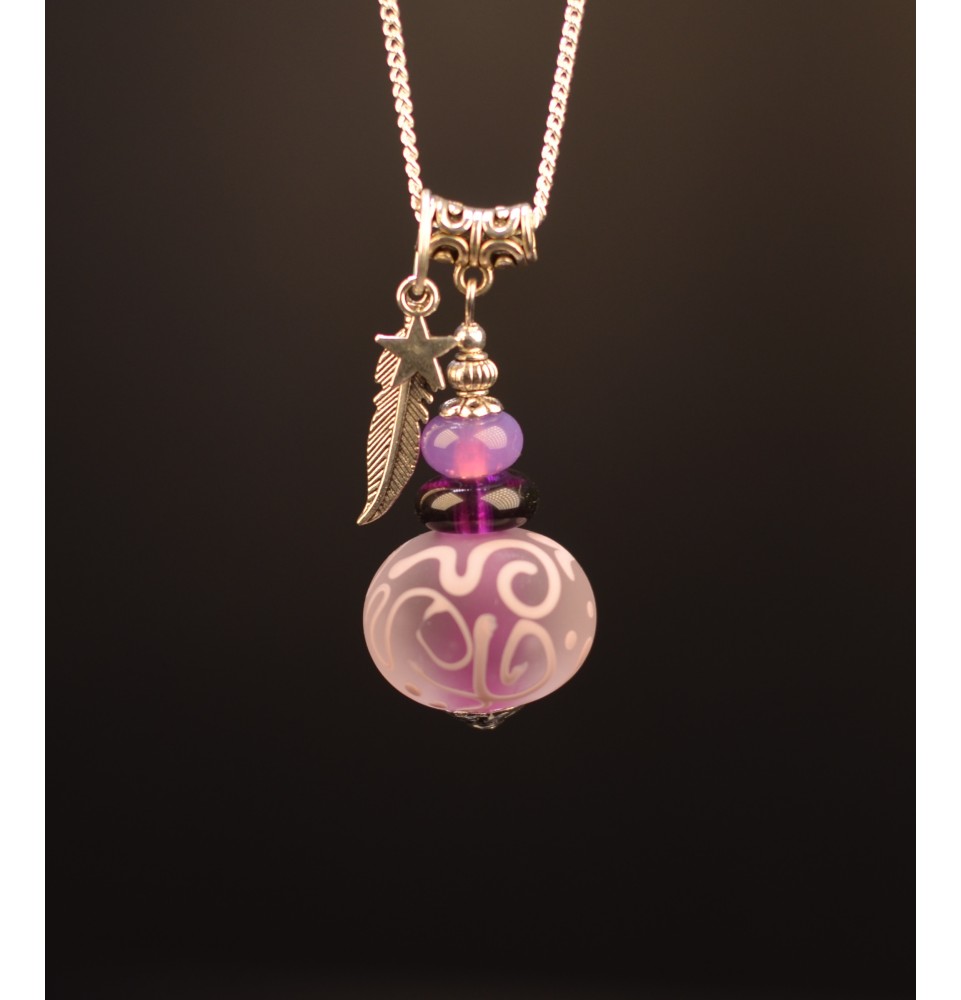collier avec perles de verre 76 cm violet givré