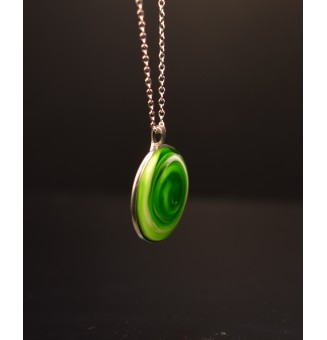 collier 45 cm  "vert rosetta" perle de verre filé diam 3 cm acier