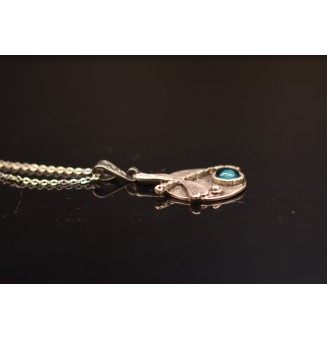 Collier libellule avec perles de verre "bleu pétrole" 45+3 cm