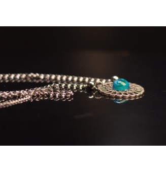 Collier  avec perles de verre bleu vert 45 cm