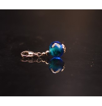 Charm "vert et bleu" avec perles de verre sur mousqueton pour collier ou bracelet