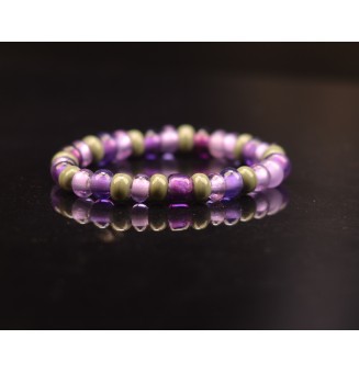 Bracelet élastique en perles de verre filé "kaki et violet"