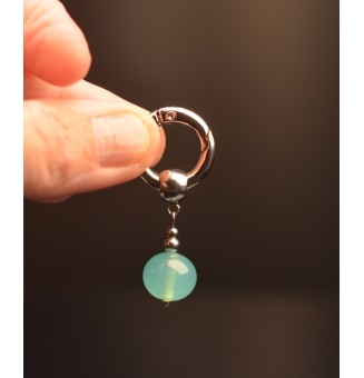 Charm "BLEU" avec perles de verre sur beliere pour collier ou bracelet