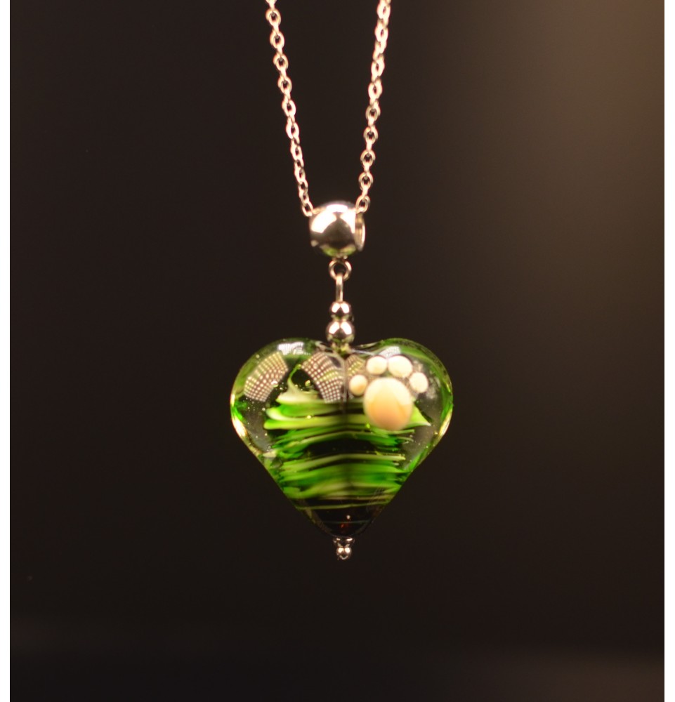 collier 45 cm coeur  perle de verre filé NOIR et vert motifs patte