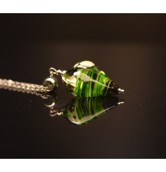 collier 45 cm coeur  perle de verre filé NOIR et vert motifs patte
