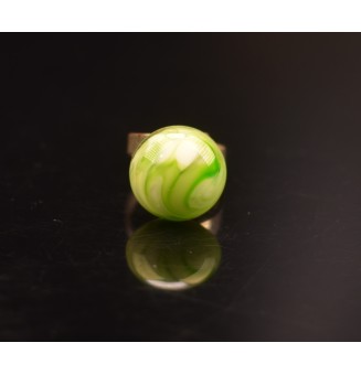 cabochon "vert blanc" pour bague ou collier interchangeable en verre  (sans le support )
