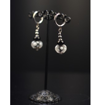 Boucles d'oreilles noir blanc pendantes en  acier inoxydable avec perles de verre