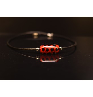 collier noir rouge avec perle en forme de tube 45+5 cm cuir noir