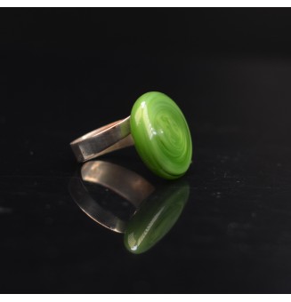 cabochon "vert nacré" pour bague ou collier interchangeable en verre  (sans le support )