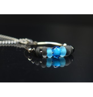 collier bleu noir avec perles de verre 70 cm+5 cm