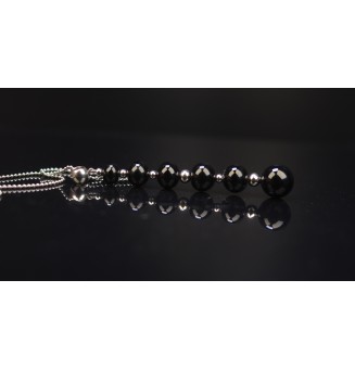 collier avec pendentif "NOIR"  perles de verre 74 cm