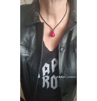 collier en cuir avec perles de verre filé rouge intense