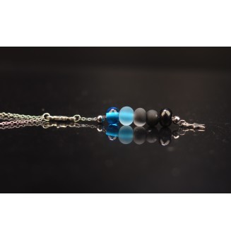 collier TURQUOISE et noir  avec perles de verre 40 cm+ 3 cm