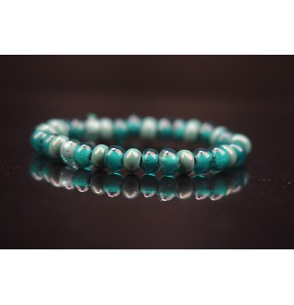 bracelet élastique vert en perles de verre filé (poignet 17 à 18.5m)