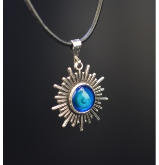 Collier soleil avec perles de verre bleu vert  45+2 cm